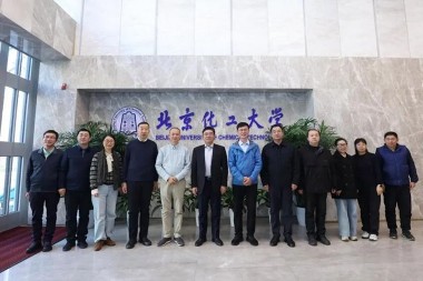 Universitatea de Tehnologie Chimică din Beijing a organizat ceremonia de premiere a Bursei Speciale Jwell Machinery și a Donării de Echipamente de Extrudare